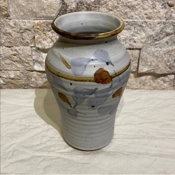 Hand-Thrown Vase – Soft Grey & Ochre Brushwork - Picture 6 of 8